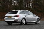 Skoda Superb iV Combi 2019 года (UK)